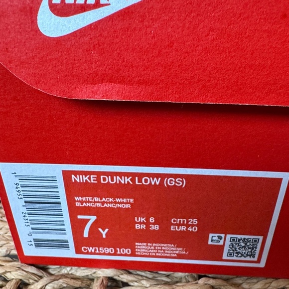 Nike Dunk Boys 7Y Black and White LIKE NEW - Picture 2 of 10